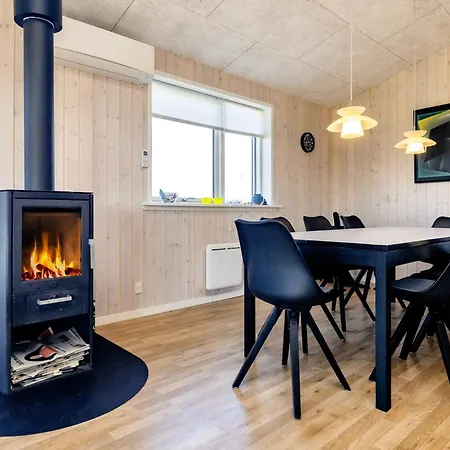 8 Person In Lokken-by Traum * Løkken