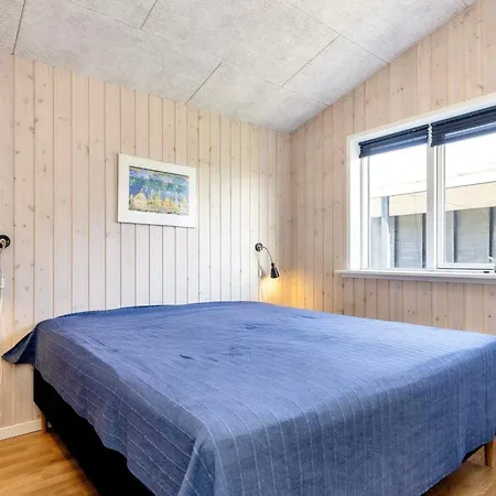 8 Person In Lokken-by Traum